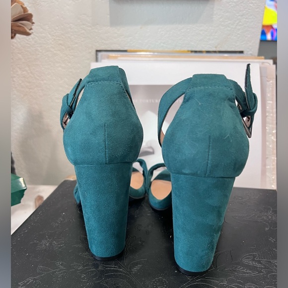 Torrid Suede Twisted Tapered Heel Shoes - Picture 3 of 5